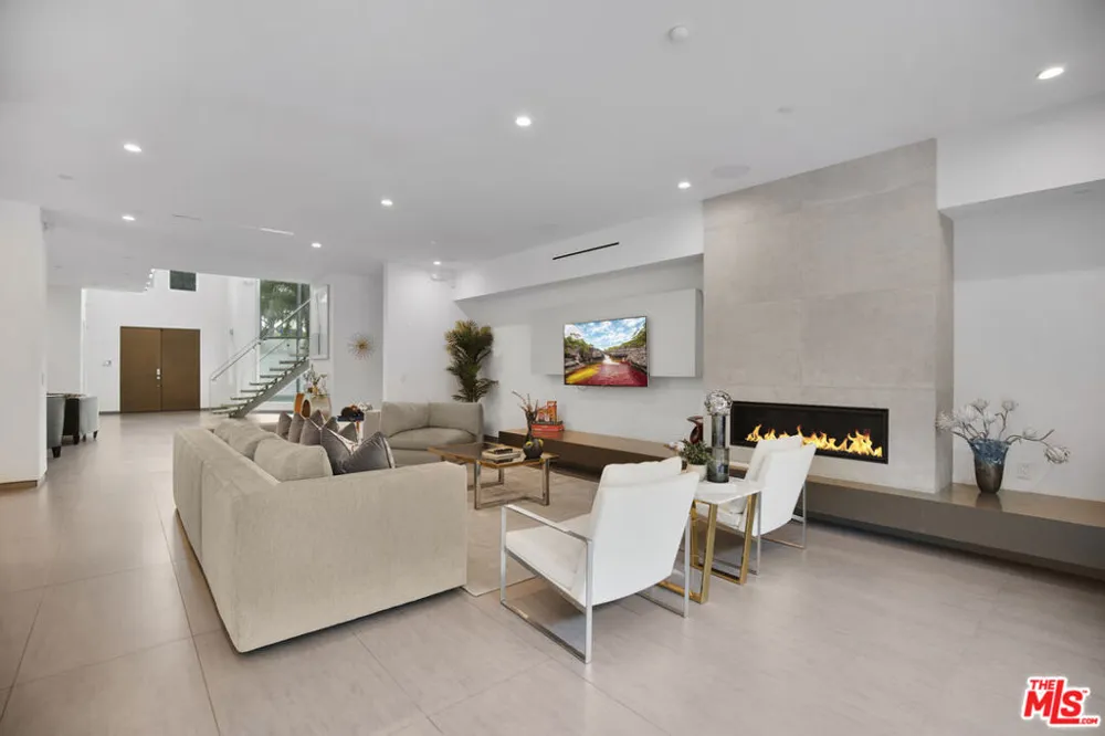 6379 Colgate Avenue Los Angeles, CA 90048