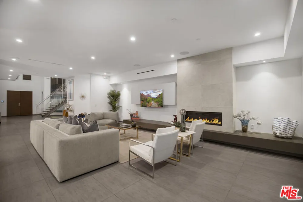 6379 Colgate Avenue Los Angeles, CA 90048