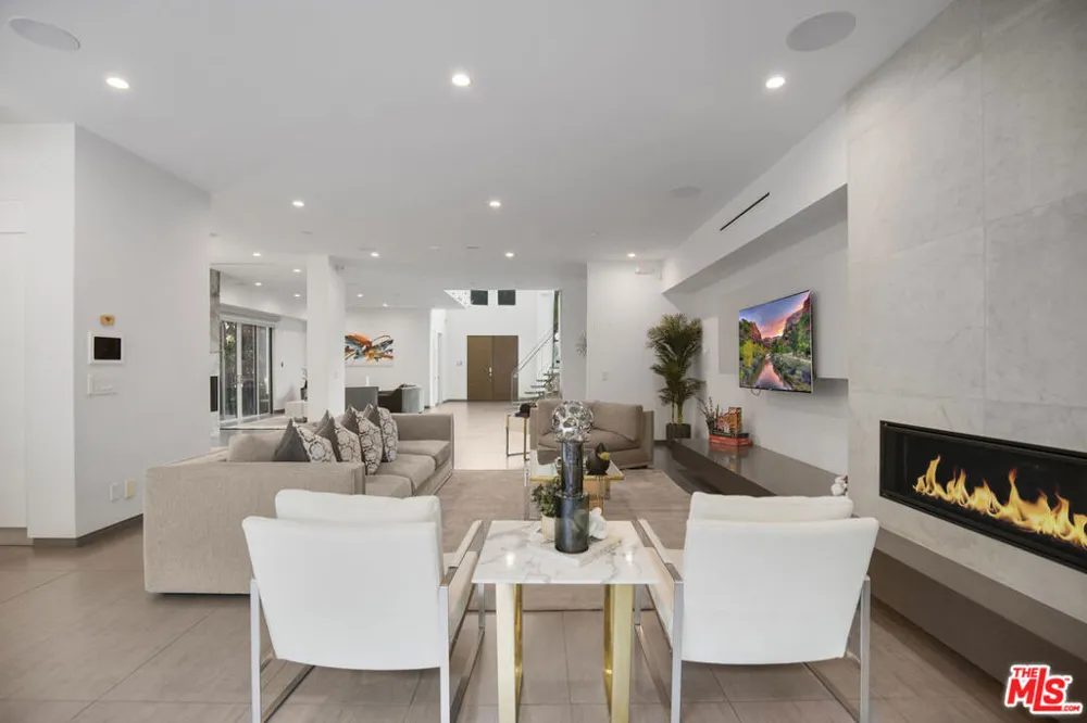 6379 Colgate Avenue Los Angeles, CA 90048