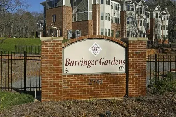 2741 Carver Rd Charlotte, NC 28208