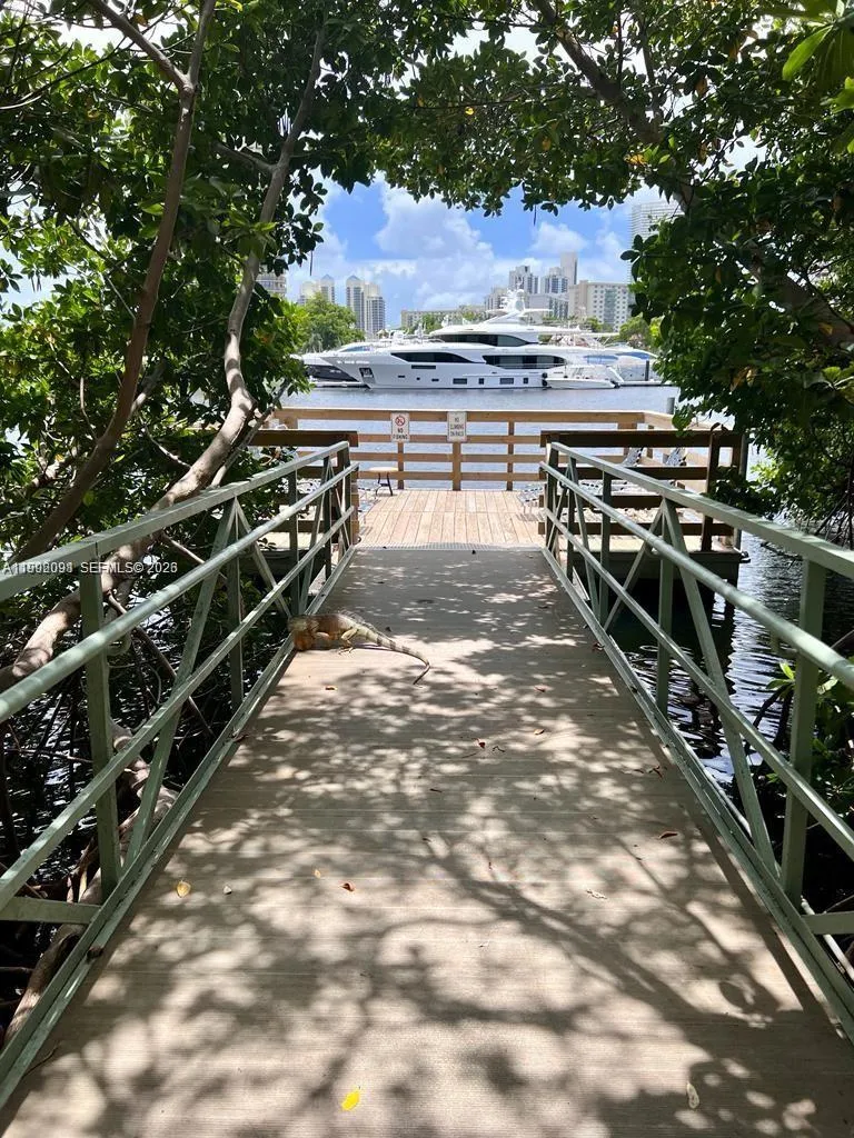 19555 E Country Club Dr #8503 Aventura, FL 33180