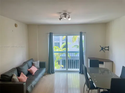 2740 SW 28th Ter #304