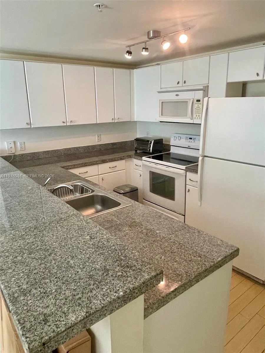 2740 SW 28th Ter #304 Miami, FL 33133
