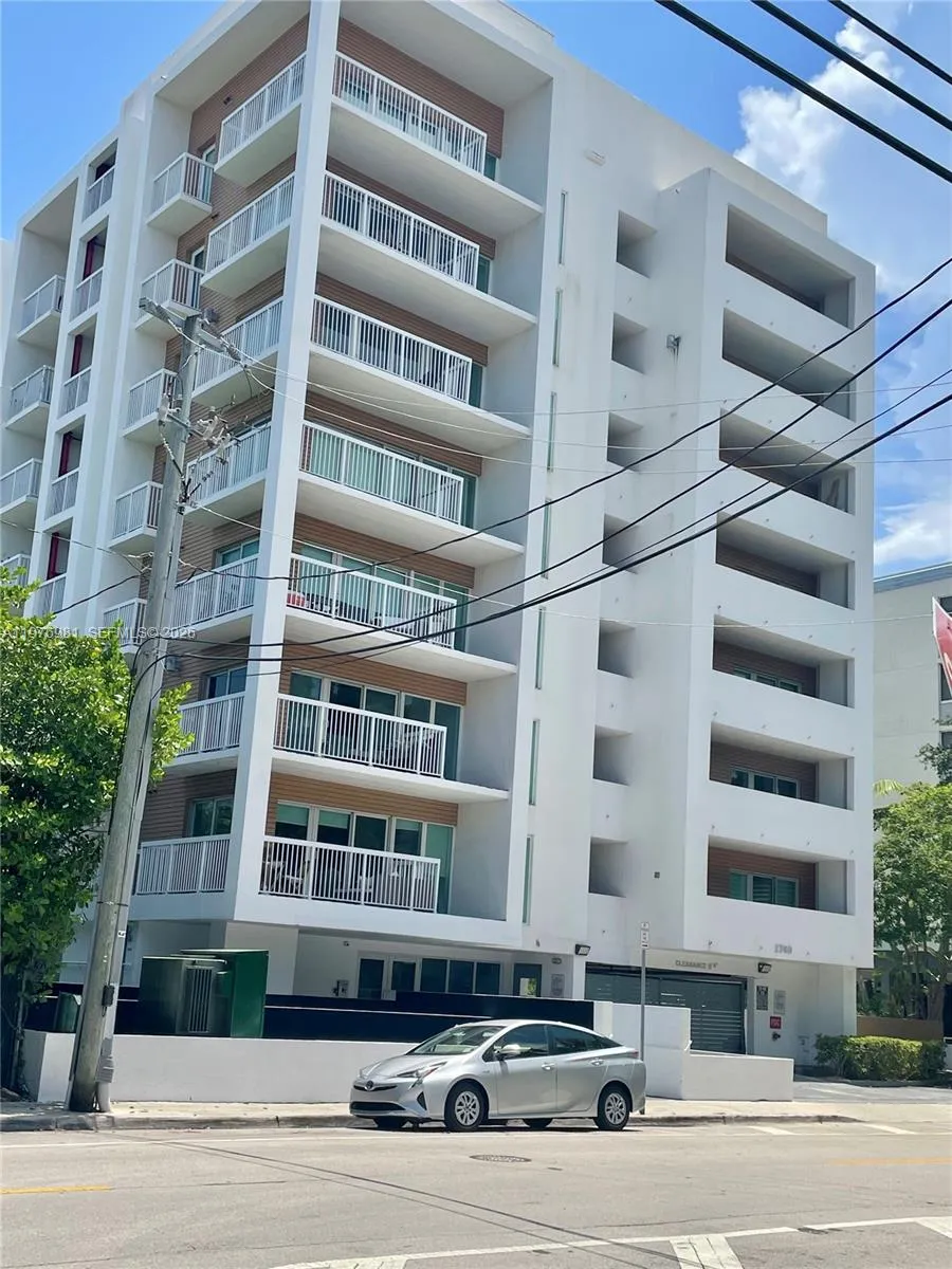 2740 SW 28th Ter #304 Miami, FL 33133