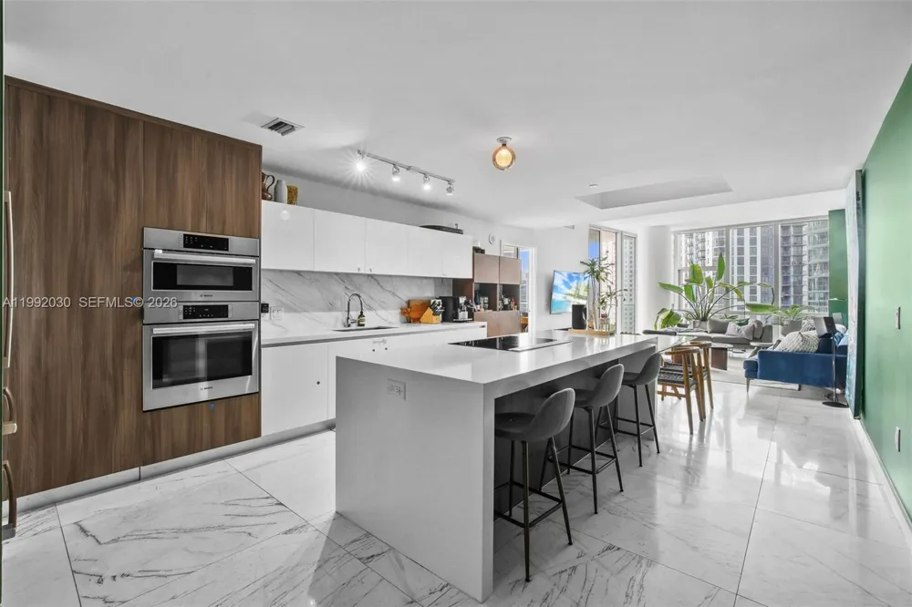 851 NE 1st Ave #3211 Miami, FL 33132