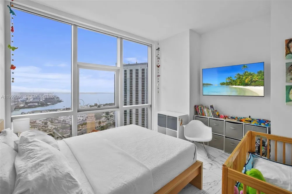 851 NE 1st Ave #3211 Miami, FL 33132
