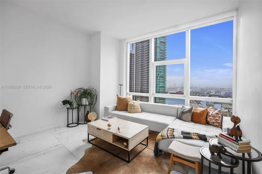 851 NE 1st Ave #3211 Miami, FL 33132