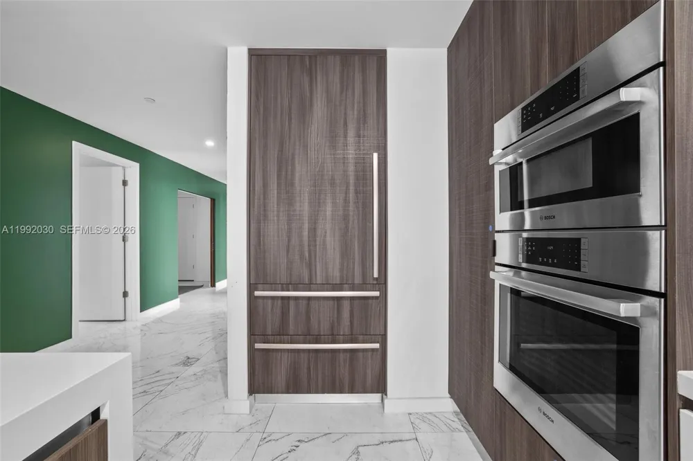 851 NE 1st Ave #3211 Miami, FL 33132