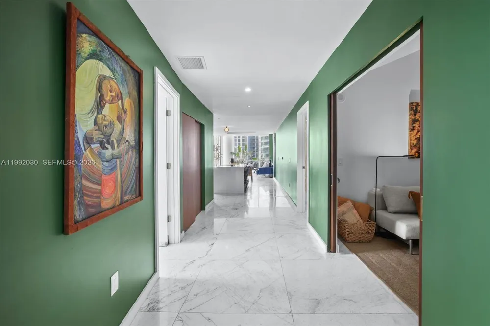 851 NE 1st Ave #3211 Miami, FL 33132