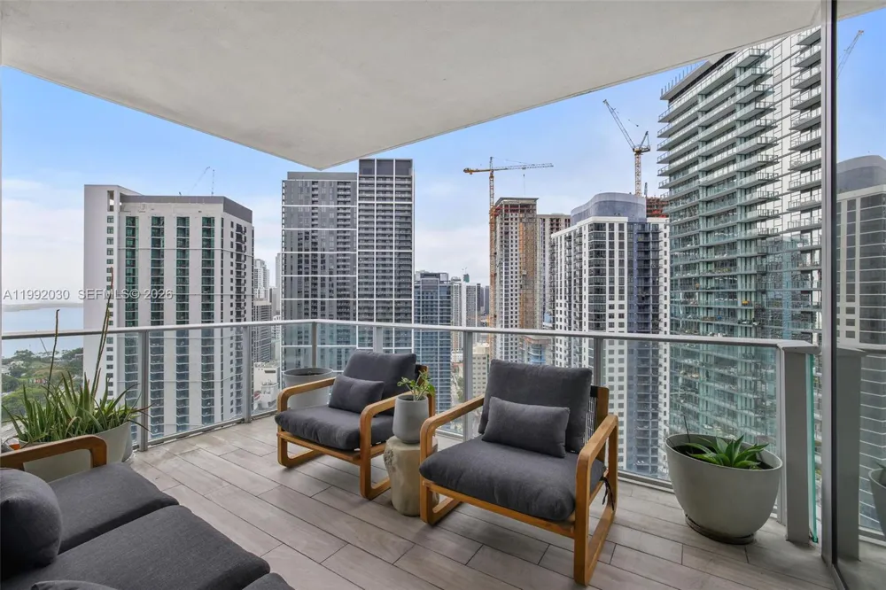 851 NE 1st Ave #3211 Miami, FL 33132