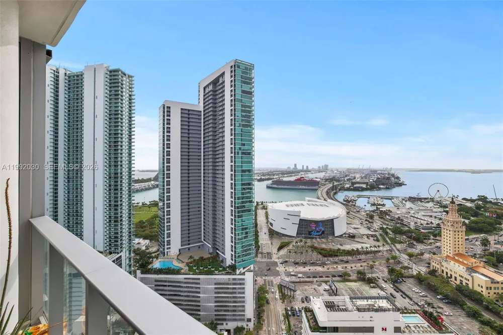 851 NE 1st Ave #3211 Miami, FL 33132