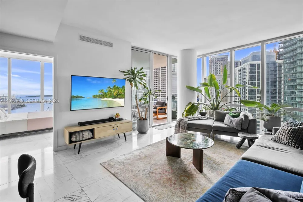 851 NE 1st Ave #3211 Miami, FL 33132