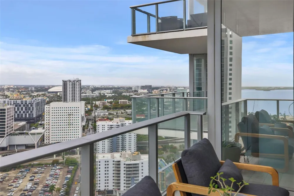 851 NE 1st Ave #3211 Miami, FL 33132