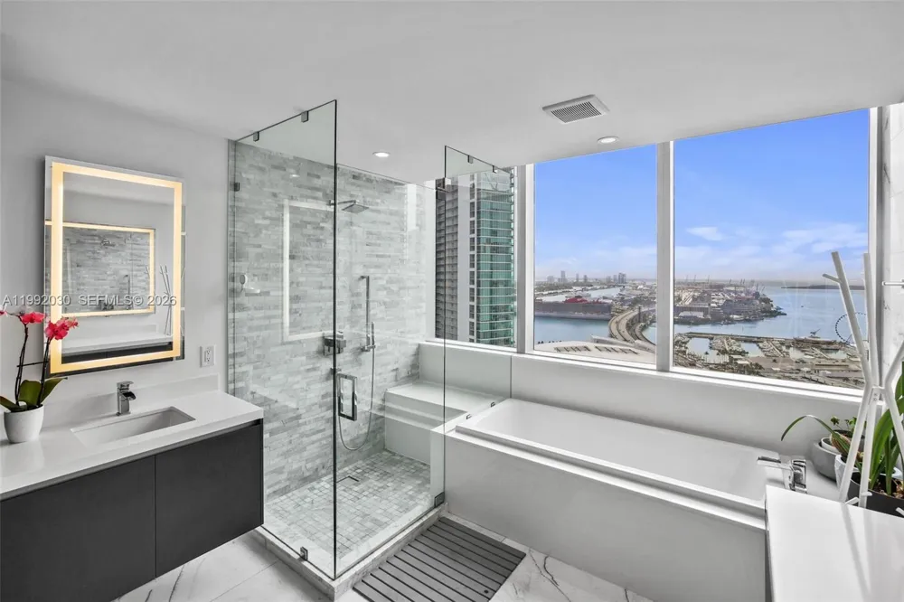 851 NE 1st Ave #3211 Miami, FL 33132