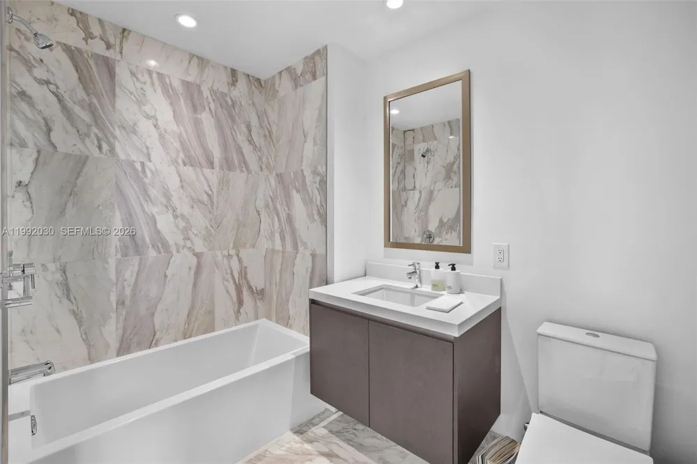 851 NE 1st Ave #3211 Miami, FL 33132