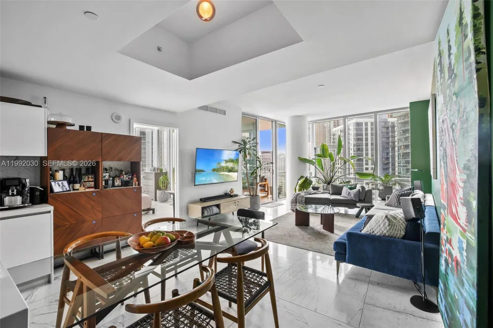 851 NE 1st Ave #3211 Miami, FL 33132