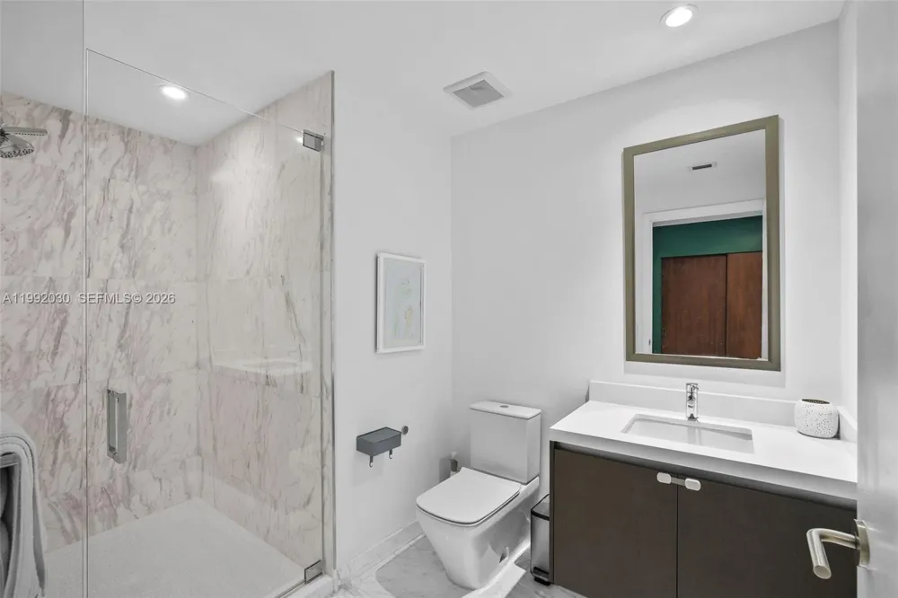 851 NE 1st Ave #3211 Miami, FL 33132