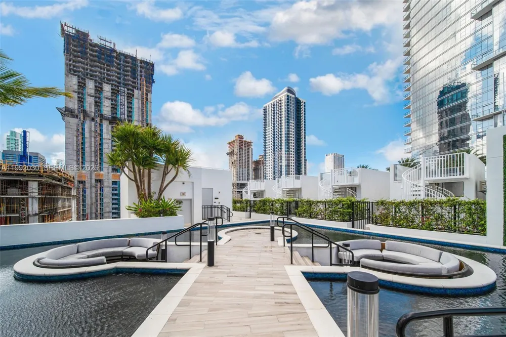 851 NE 1st Ave #3211 Miami, FL 33132