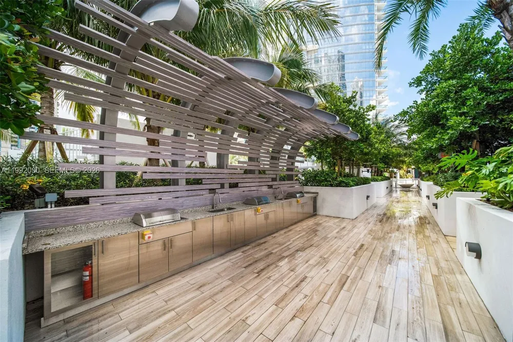 851 NE 1st Ave #3211 Miami, FL 33132