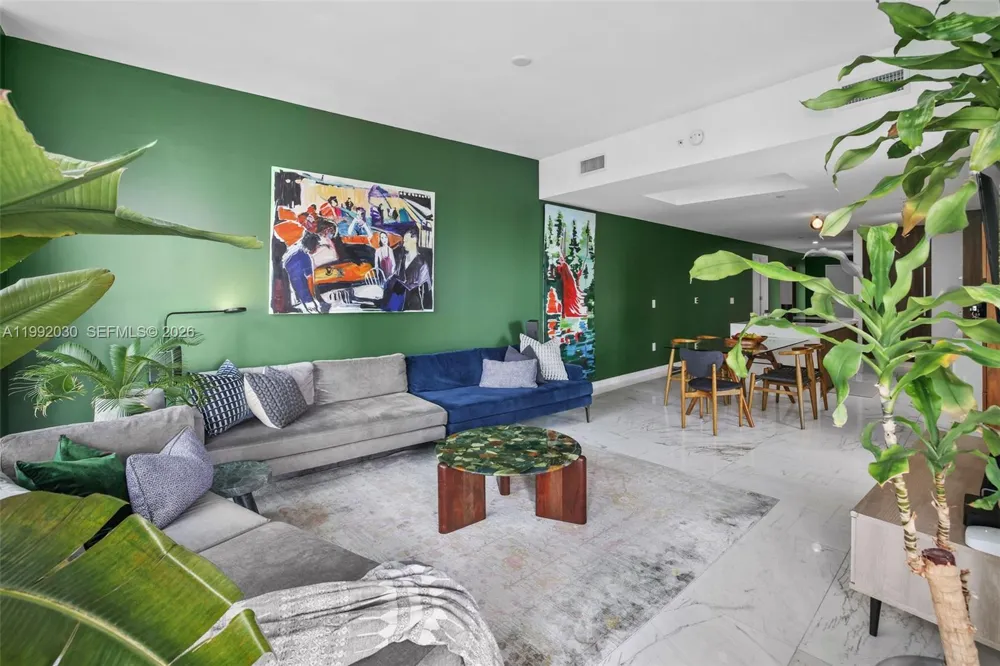 851 NE 1st Ave #3211 Miami, FL 33132
