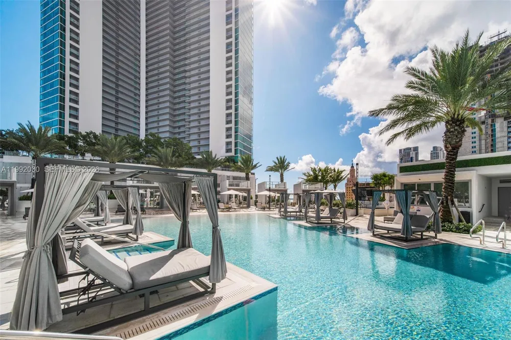 851 NE 1st Ave #3211 Miami, FL 33132