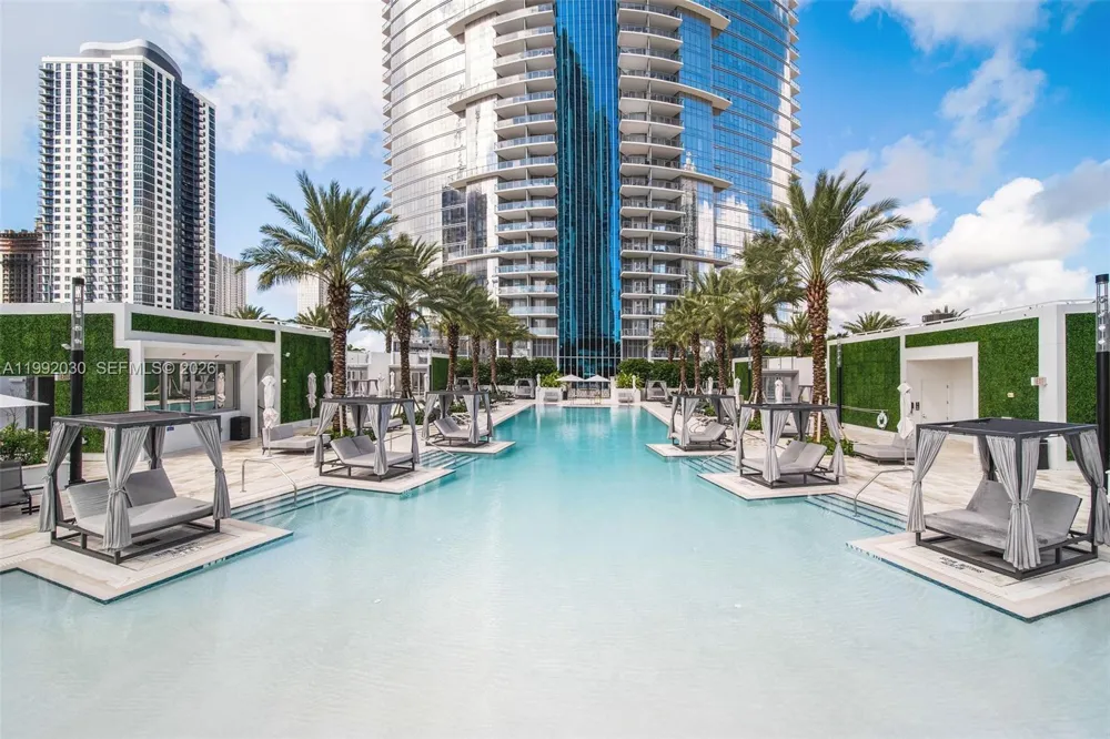 851 NE 1st Ave #3211 Miami, FL 33132