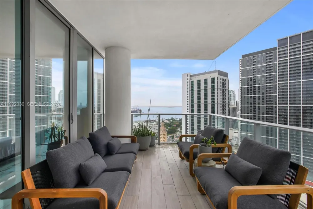 851 NE 1st Ave #3211 Miami, FL 33132