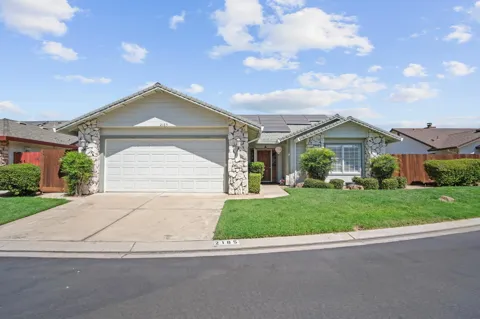 2185 Garden Circle Drive W