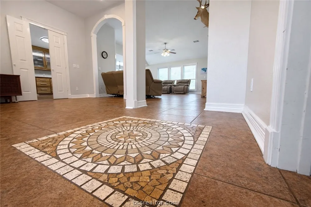 202 Golfview Drive Hilltop Lakes, TX 77871