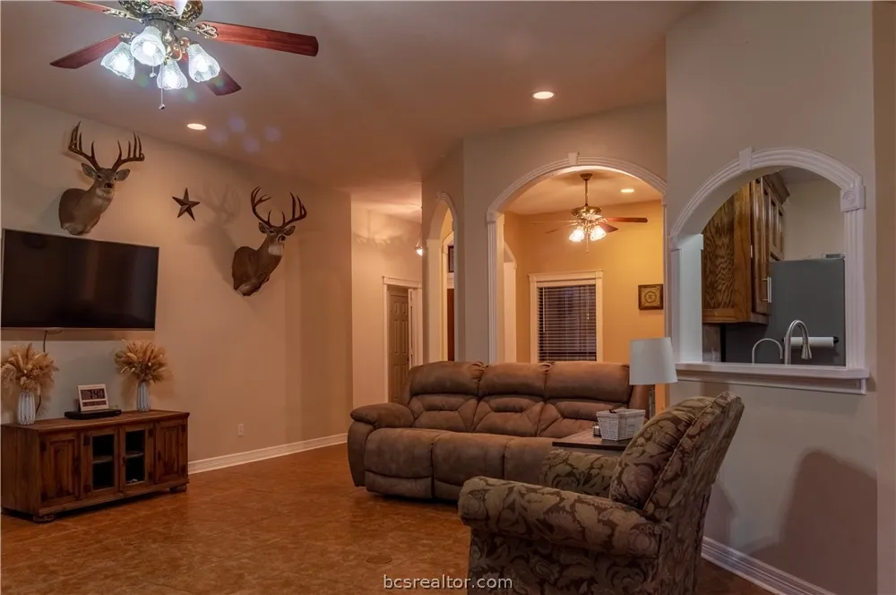 202 Golfview Drive Hilltop Lakes, TX 77871