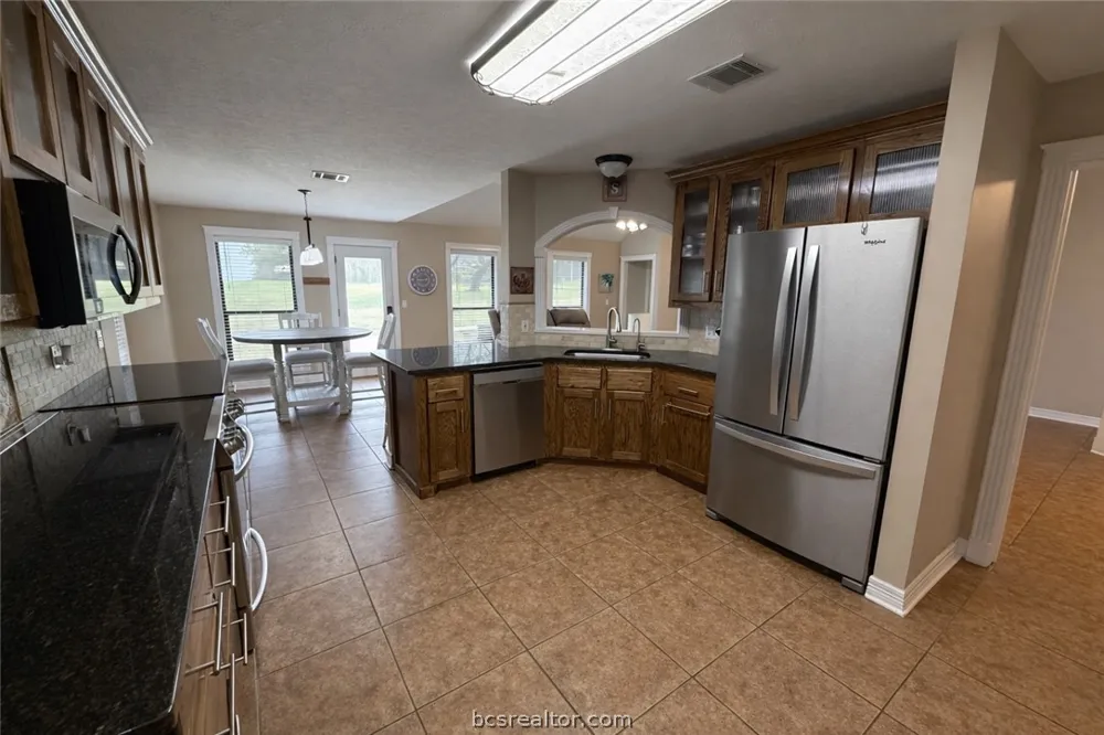 202 Golfview Drive Hilltop Lakes, TX 77871