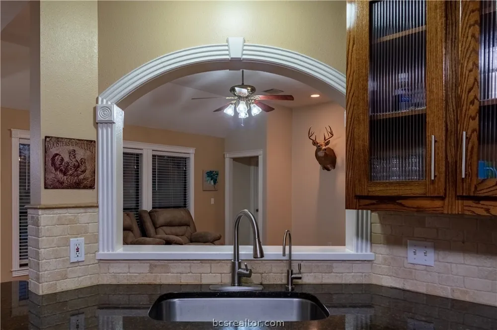 202 Golfview Drive Hilltop Lakes, TX 77871