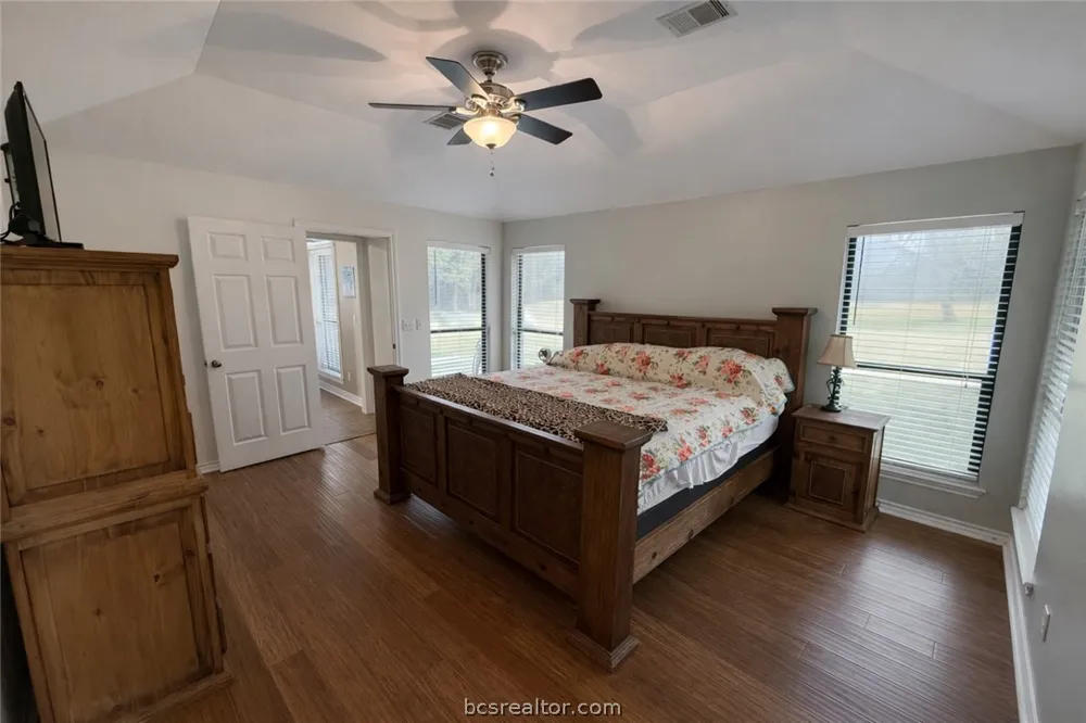 202 Golfview Drive Hilltop Lakes, TX 77871