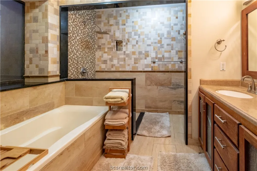202 Golfview Drive Hilltop Lakes, TX 77871