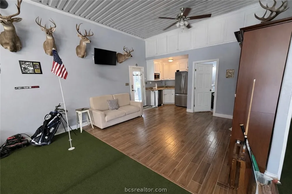 202 Golfview Drive Hilltop Lakes, TX 77871