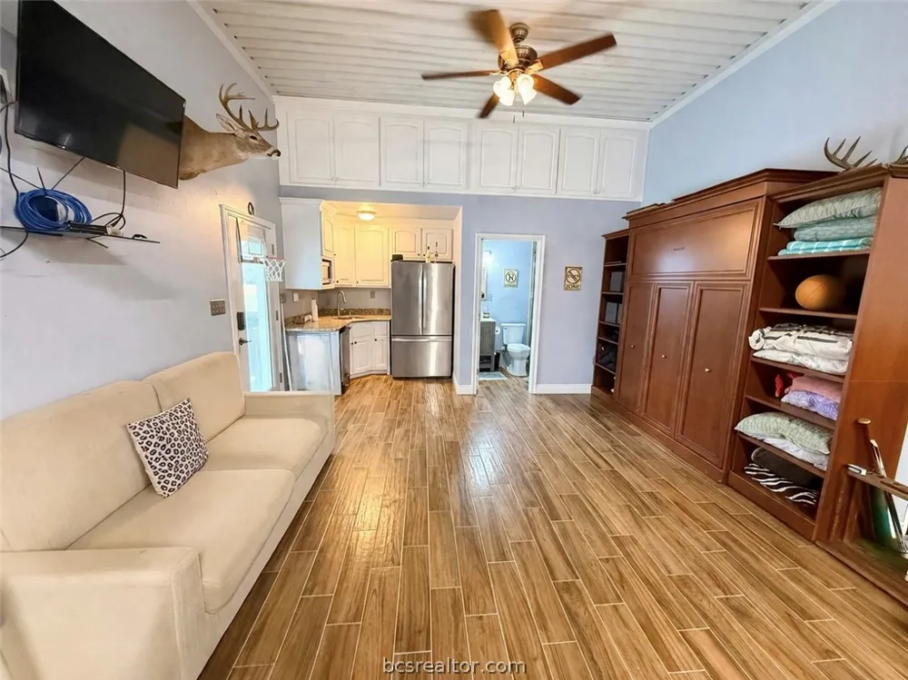 202 Golfview Drive Hilltop Lakes, TX 77871