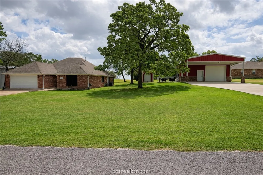 202 Golfview Drive Hilltop Lakes, TX 77871