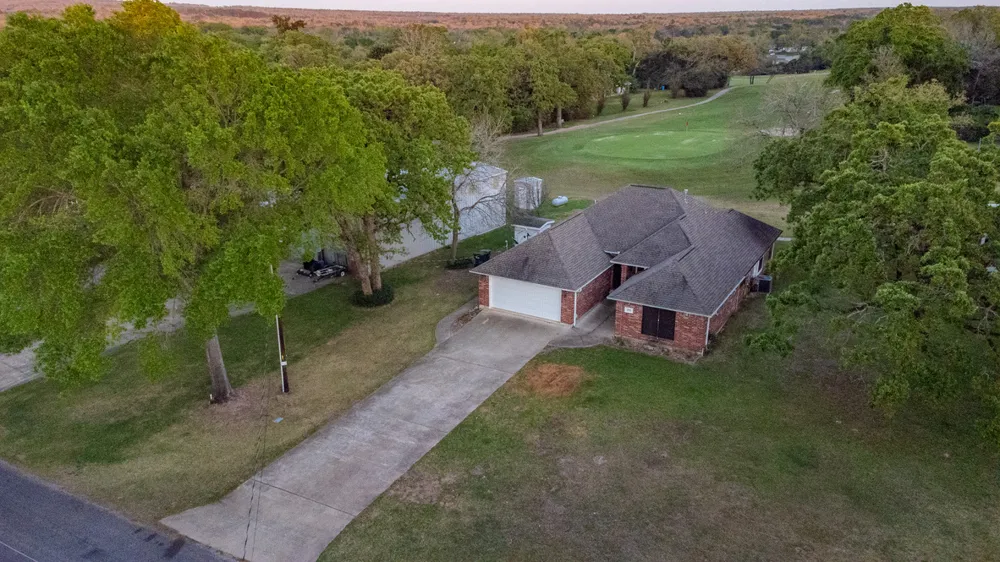 202 Golfview Drive Hilltop Lakes, TX 77871