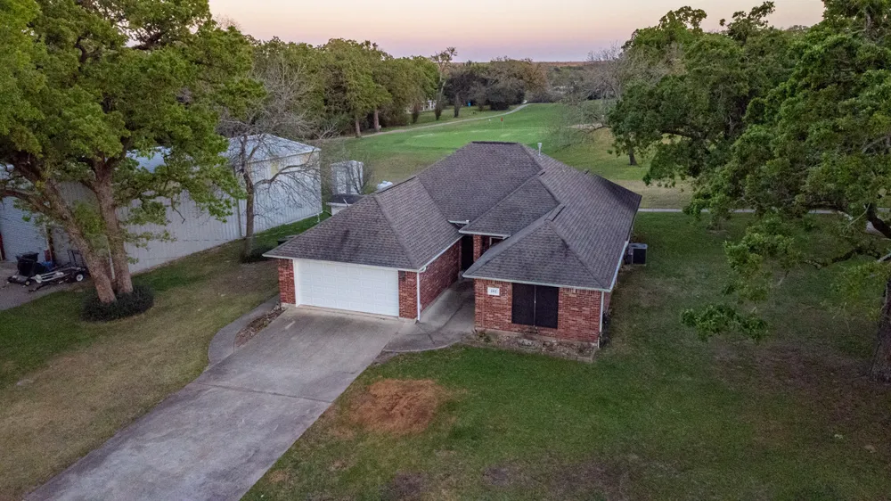 202 Golfview Drive Hilltop Lakes, TX 77871