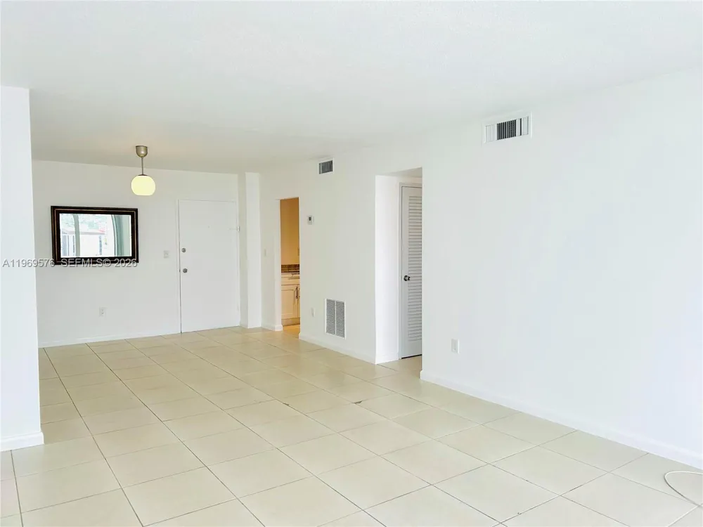 1865 79th St Cswy #16J North Bay Village, FL 33141