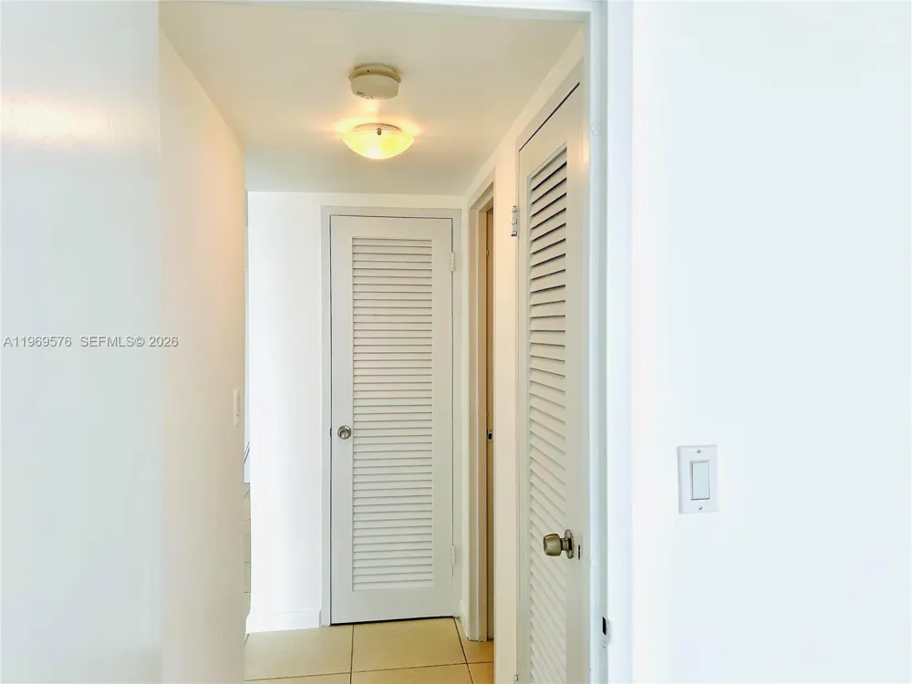 1865 79th St Cswy #16J North Bay Village, FL 33141