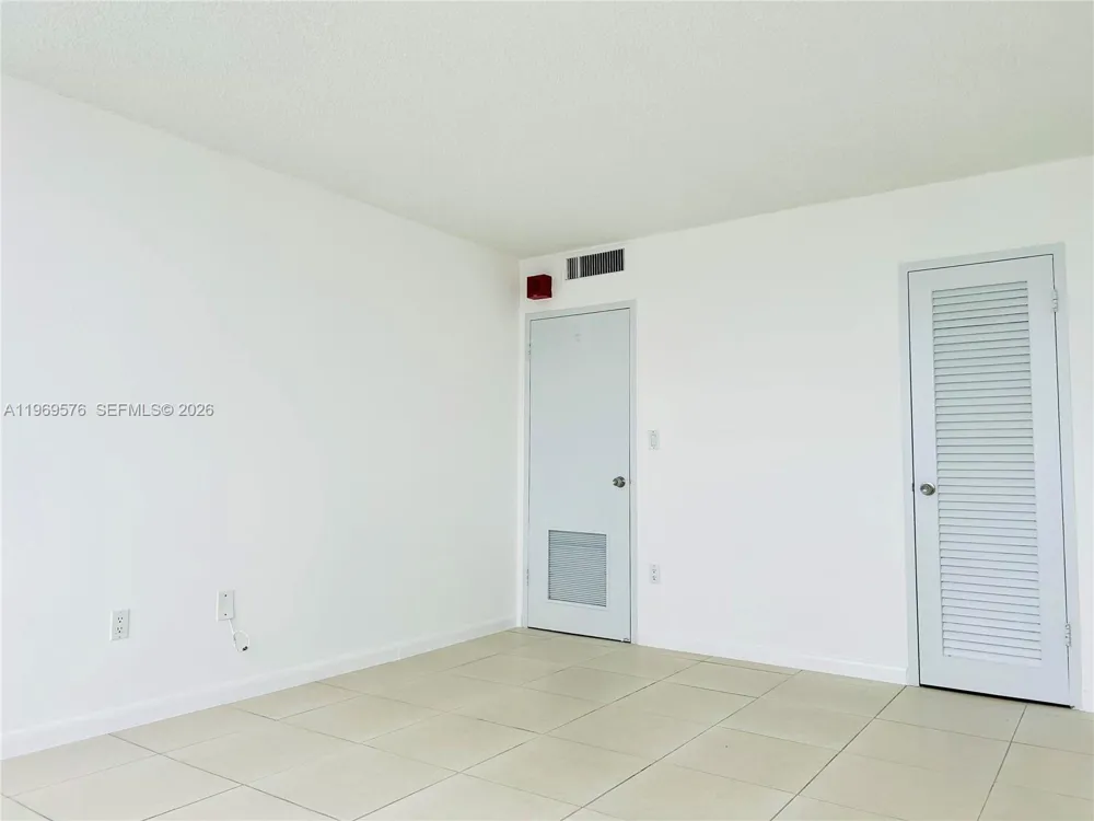 1865 79th St Cswy #16J North Bay Village, FL 33141