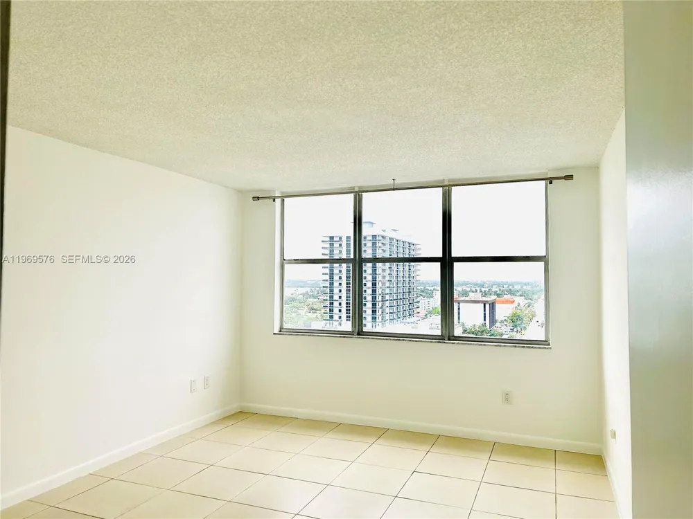 1865 79th St Cswy #16J North Bay Village, FL 33141