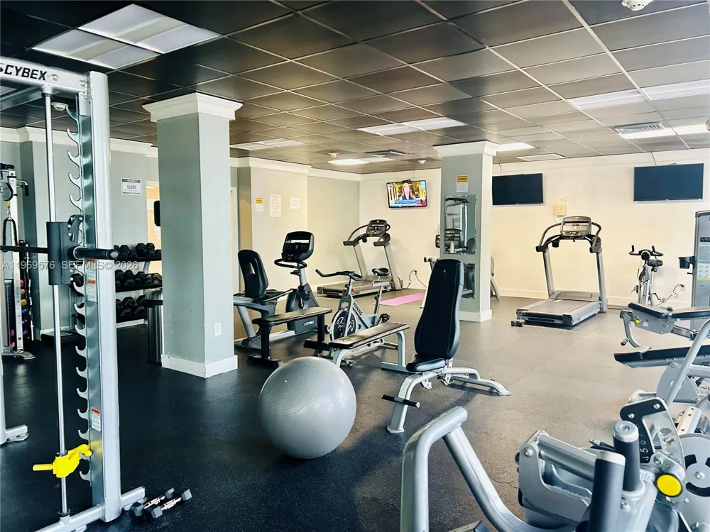 1865 79th St Cswy #16J North Bay Village, FL 33141