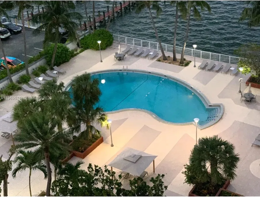 1865 79th St Cswy #16J North Bay Village, FL 33141
