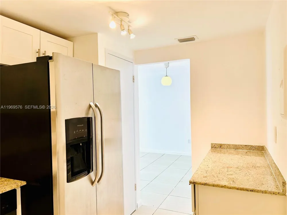 1865 79th St Cswy #16J North Bay Village, FL 33141