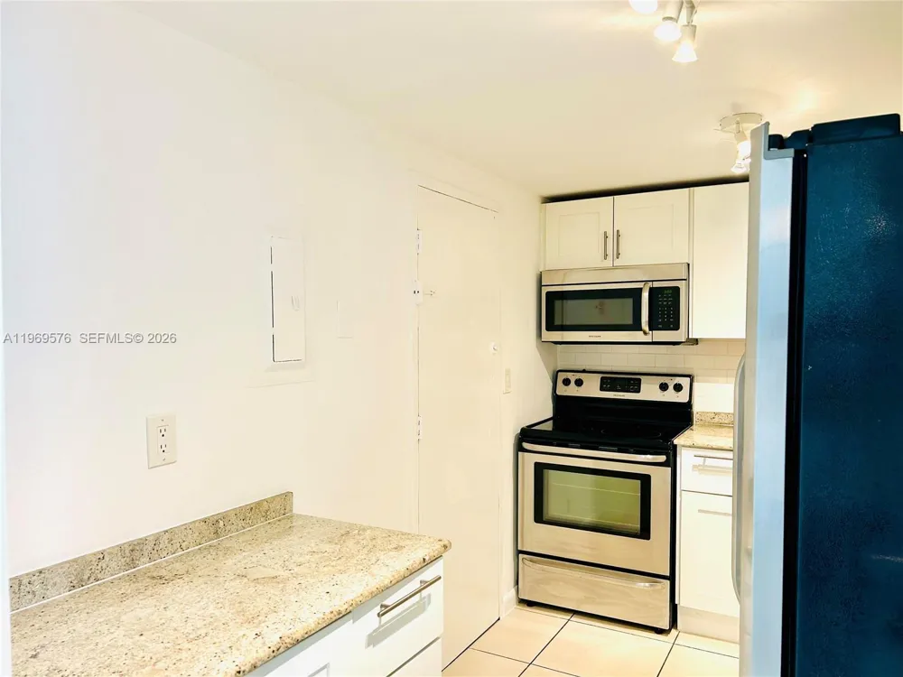 1865 79th St Cswy #16J North Bay Village, FL 33141