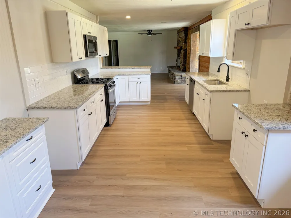 30220 3956 DRIVE Ochelata, OK 74051