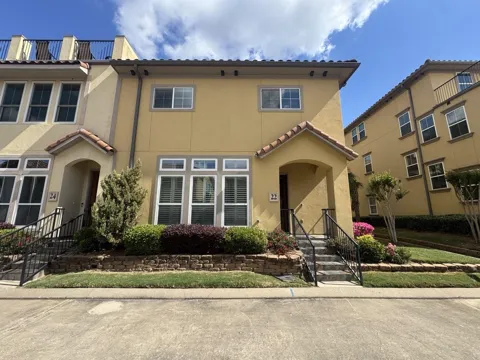22 W Oaks Drive