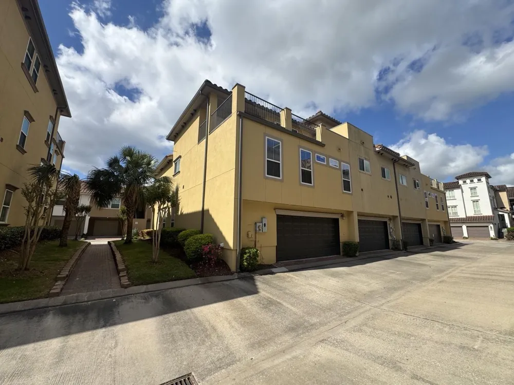 22 W Oaks Drive Pasadena, TX 77058